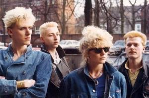 MC H.P. (à l'extrême g.) et Rick (à l'extrême dr.), époque Celebrate The Nun. On ne se moque pas SVP.